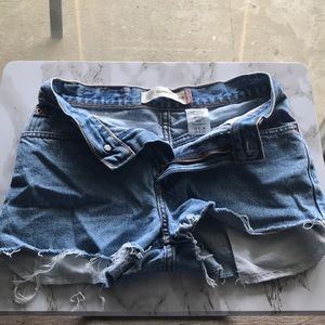Levi Cutoff Demim Shorts
